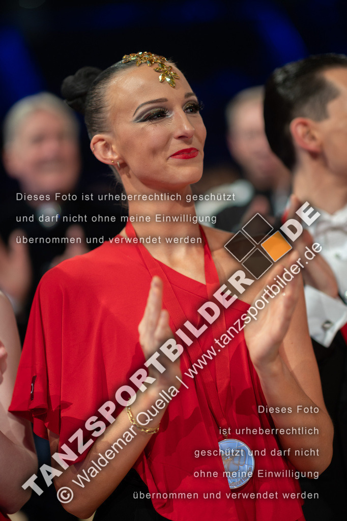 20251206-05872 | Hier finden Sie Tanz Bilder vom Latein und Standard Formationen tanzen. Sportbilder vom Tanzsport. Schöne Fotos und von Weltmeisterschaft, Europameisterschaft, Bundesliga, Regionalliga, Oberliga und Landesliga sowie von GOC Stuttgart, DanceComp, WM Bremen