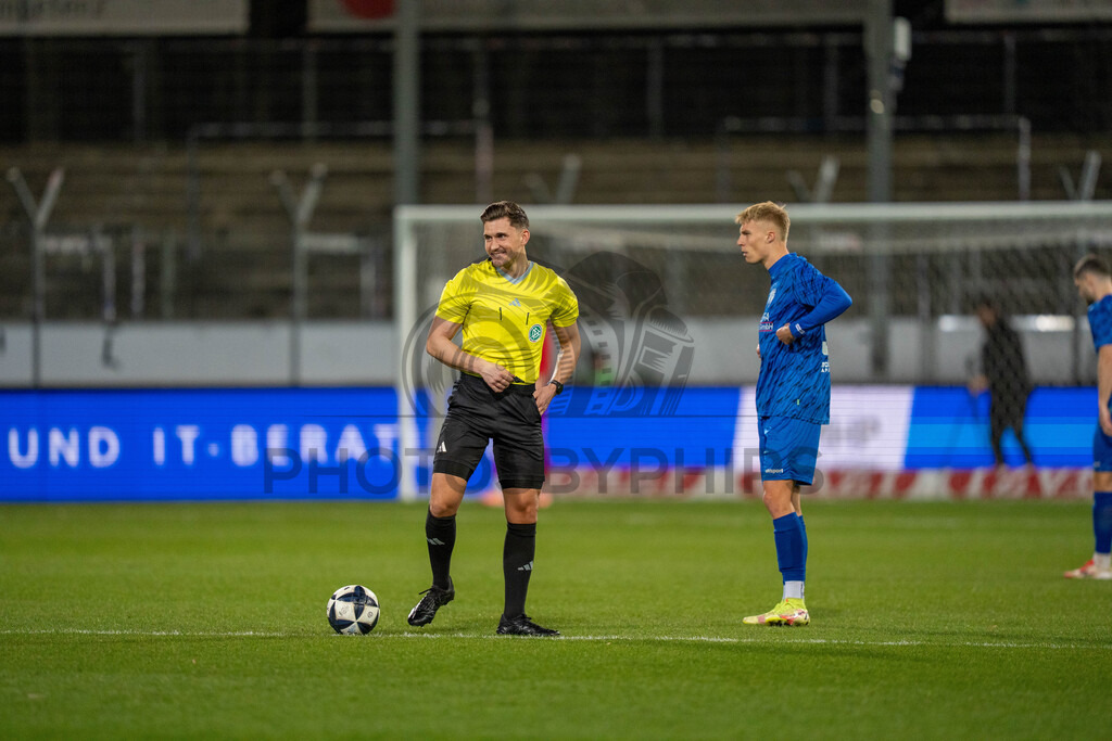 SV Stuttgarter Kickers vs. SGV Freiberg, Fussball, WFV-Pokal, Viertelfinale, 17.03.2026 | Schiedsrichter Felix Prigan,SV Stuttgarter Kickers vs. SGV Freiberg, Fussball, WFV-Pokal, Viertelfinale, 17.03.2026Foto: photosbyphips/Philip Ziegler