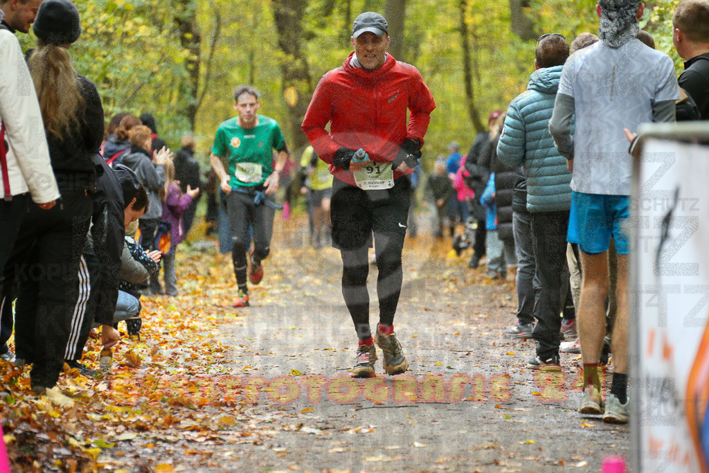251026_1254_EX1_1802 | Sportfotografie im Rhein-Sieg Kreis, Köln, Bonn, NRW, Rheinland Pfalz, Hessen, etc. Unser Tätigkeitsfeld umfasst den Laufsport vom Volkslauf über den Marathon, Duathlon, Triathon bis zum Ultralauf wie Kölnpfad Ultra oder Schindertrail.