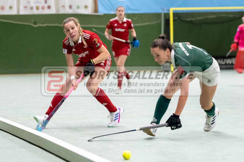 SFE_20241201_0060 | Köln, Deutschland, 01.12.2024:  Hockey 1. Bundesliga Damen Rot-Weiss Köln - HTC Uhlenhorst im KTHC Stadion Rot-Weiss Köln Tennis and Hockey Club am 01.12.2024 in Köln, Deutschland. (Foto von Stephan Fehrmann)Köln, Germany, 01.12.2024: Hockey 1. Bundesliga Damen Rot-Weiss Köln - HTC Uhlenhorst in KTHC Stadion Rot-Weiss Köln Tennis and Hockey Club at 01.12.2024 in Köln, Deutschland. (Foto from Stephan Fehrmann)
