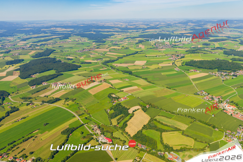Schrägluftbild  Hinterbuchberg  Neukirchen beim Heiligen Blut - Das Luftbild wurde 2025 vom UL-Flugzeug heraus erstellt ( keine Drohne ) - Hochauflösende Luftaufnahme -Nicht vergleichbar mit Google Maps oder Satelittenbilder- Die Geschenkidee !Mit Lizenz und Bildrechte bestellbar