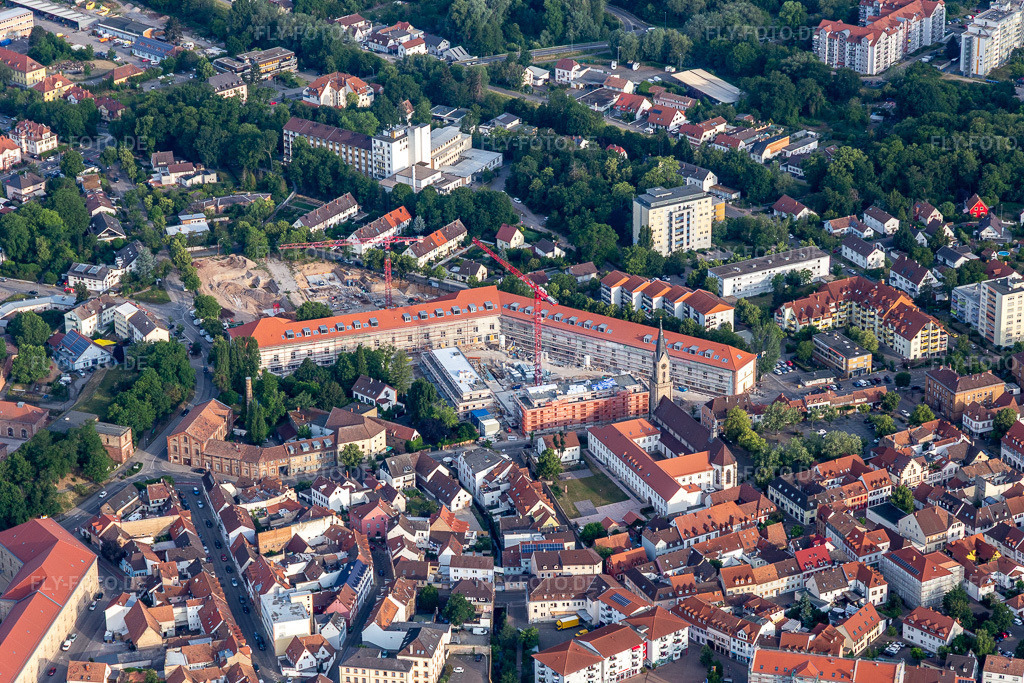Luftbild: An der (ehemaligen) Stengelkaserne in Germersheim im Bundesland Rheinland-Pfalz in Deutschland. Foto: IMG_120801.jpg vom 03.06.2020 durch Werner Riehm/FLY-FOTO.de