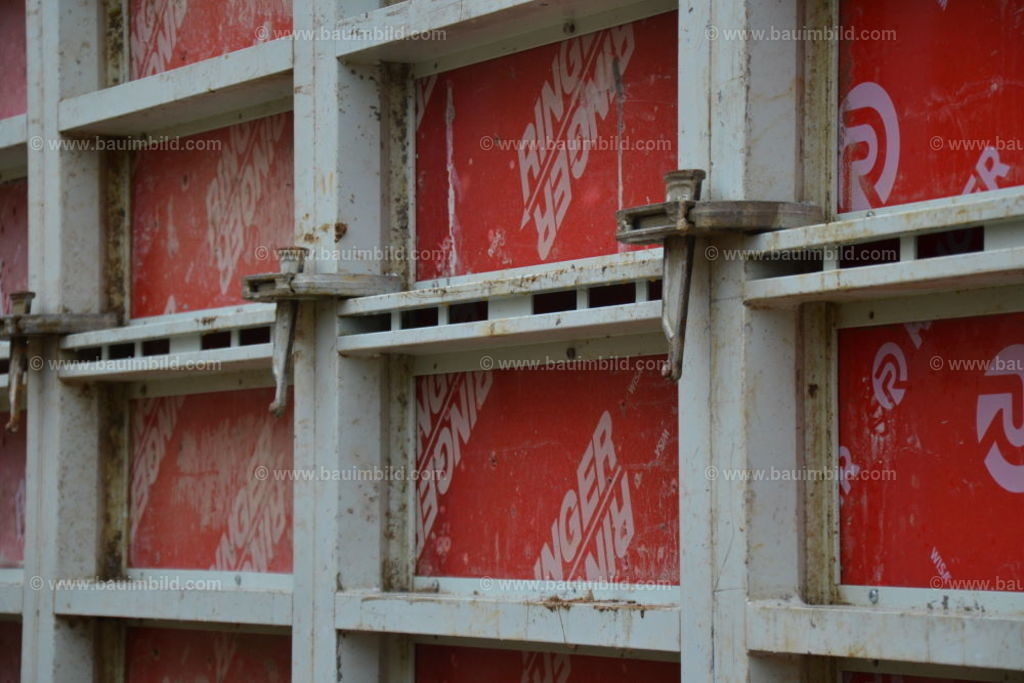 bib-lg04-betonarbeiten-0117 | Nach LV-Leistungsgruppen sortierte Detailfotos über den Bau eines Hauses. Alle Hausbau-Bilder direkt vom Urheber und Autor der Website Haus-Selber-Bauen.com