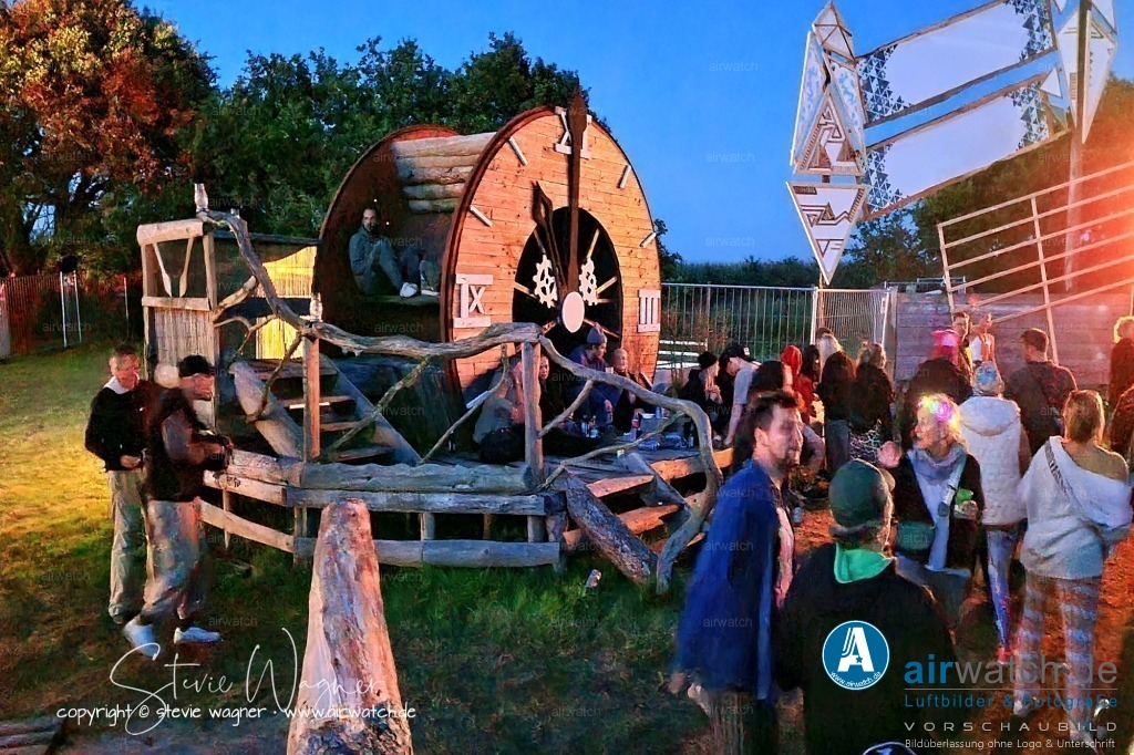 Bachblyten® Festival 2023 | Entdecken Sie atemberaubende Luftbilder und Fotografien auf airwatch.de - Tauchen Sie ein in eine Welt voller faszinierender Aufnahmen aus der Vogelperspektive.