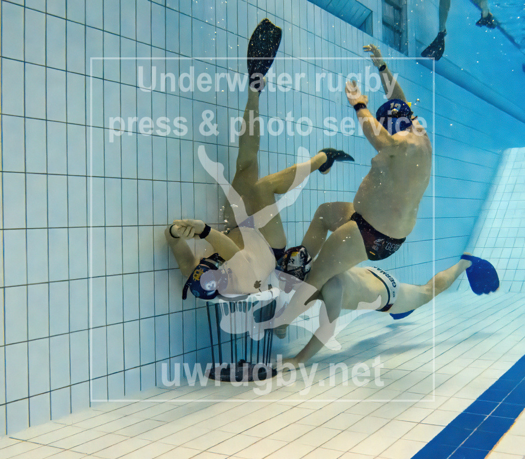 Traingsbilder des Tauchclub Bamberg e.v. im Hallenbad Bamberg | Trainingsimpressionen vom Training am 05. Dezember 2022 im Bambados Bamberg, während des regulären Unterwasserrugby Trainings des Tauchclub Bamberg e.V. - Realisiert mit Pictrs.com