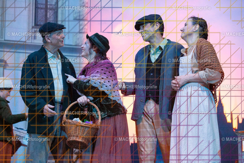 058_MFL-2025 | Portraitbilder von Regisseur; Darsteller; Techniker; Maske; Kostüme; Chor; Musiker; Bilderserie der Generalprobe und der Premierenvorstellung, Szenenbilder; Ausdrucksstudien; Bühnenüberblick; Bühnenkulissen; Pressefotos inkl. Redaktionsfoto Darstellergruppe.