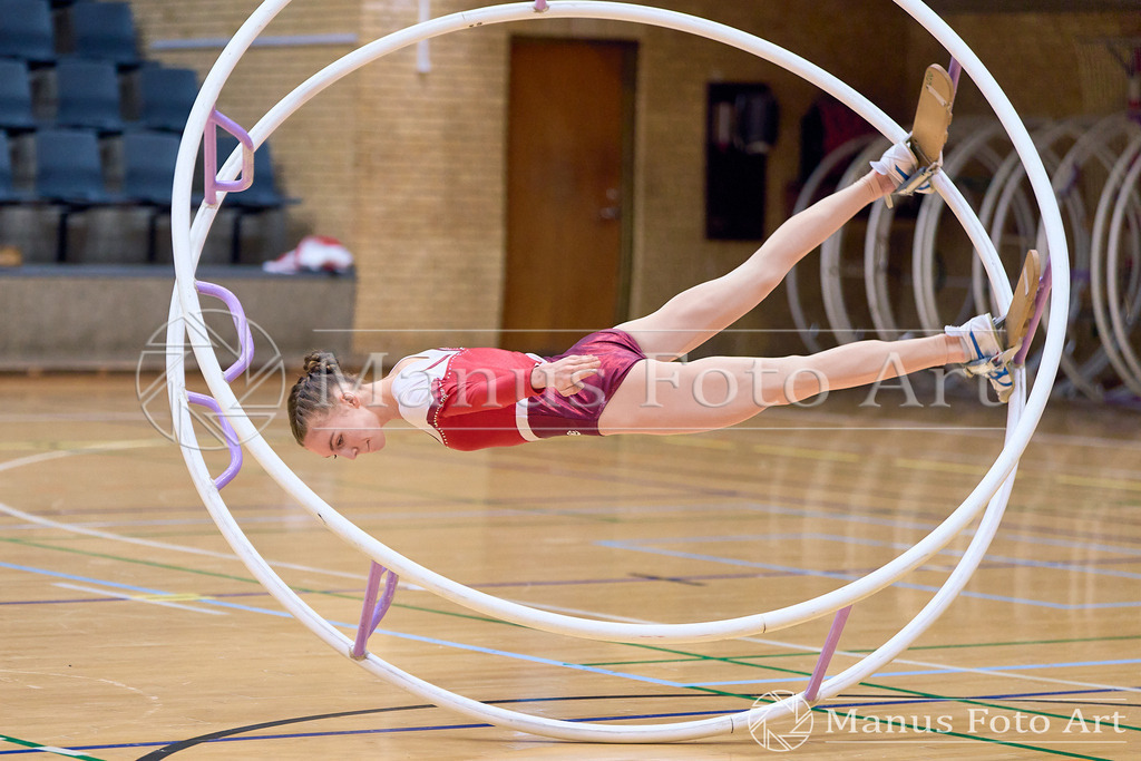 2024-11-09-4-D-DSC01481 | Professionelle Sportfotografie in Hamburg, Schleswig-Holstein und Niedersachsen – spezialisiert auf Rhönrad, Geräteturnen, Leistungsturnen und rhythmische Sportgymnastik. Bundesweite Begleitung von Rhönrad-Events. Jetzt Sport-Fotos - Realisiert mit Pictrs.com