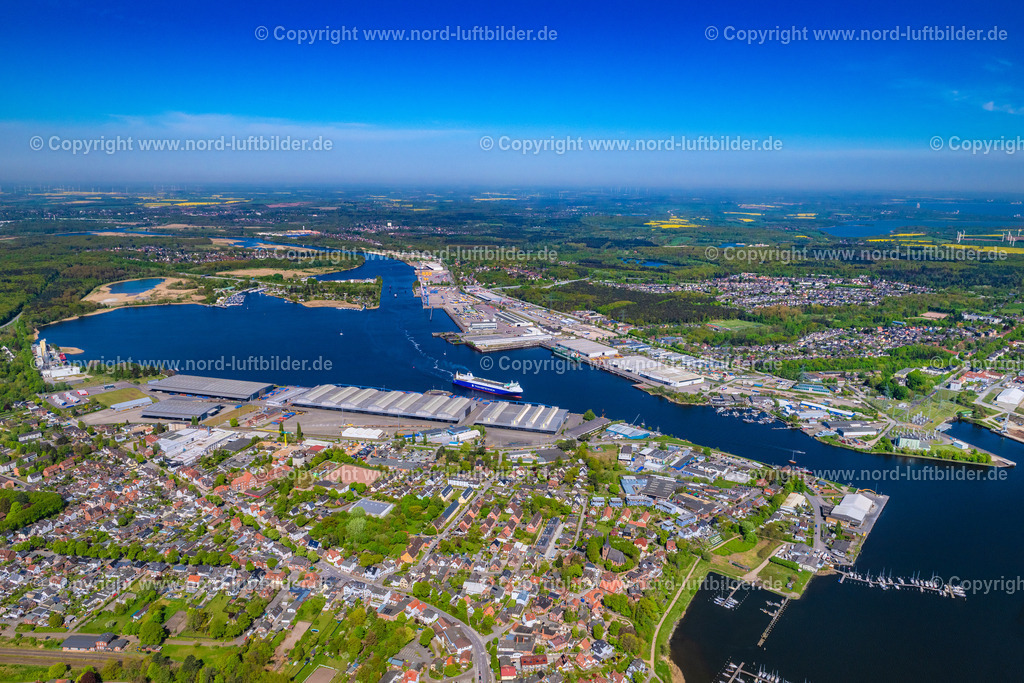 Schlutup_Hafen_ELS_4947010524 | LüBECK 01.05.2024 Ortsansicht des Hafens in Schlutup der Hansestadt Lübeck im Bundesland Schleswig-Holstein. Weiterführende Informationen bei: Hansestadt LÜBECK,  Lübeck Management e.V.,  Lübecker Nachrichten GmbH. // View of the port in Schlutup in the Hanseatic city of Luebeck in the state of Schleswig-Holstein. Further information at: Hansestadt LUeBECK,  Luebeck Management e.V.,  Luebecker Nachrichten GmbH. Foto: Martin Elsen