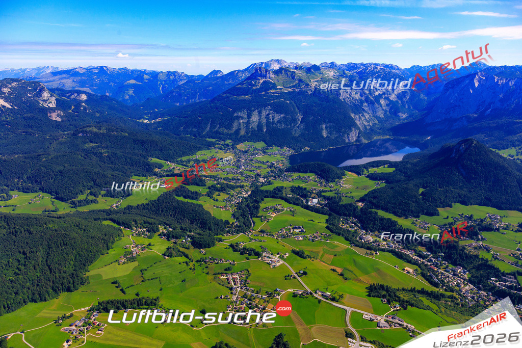 Die Luftaufnahme der Stadt Bad Aussee wurde 2017 vom Flugzeug heraus erstellt ( keine Drohne )- hohe Auflösung für beste Qualität