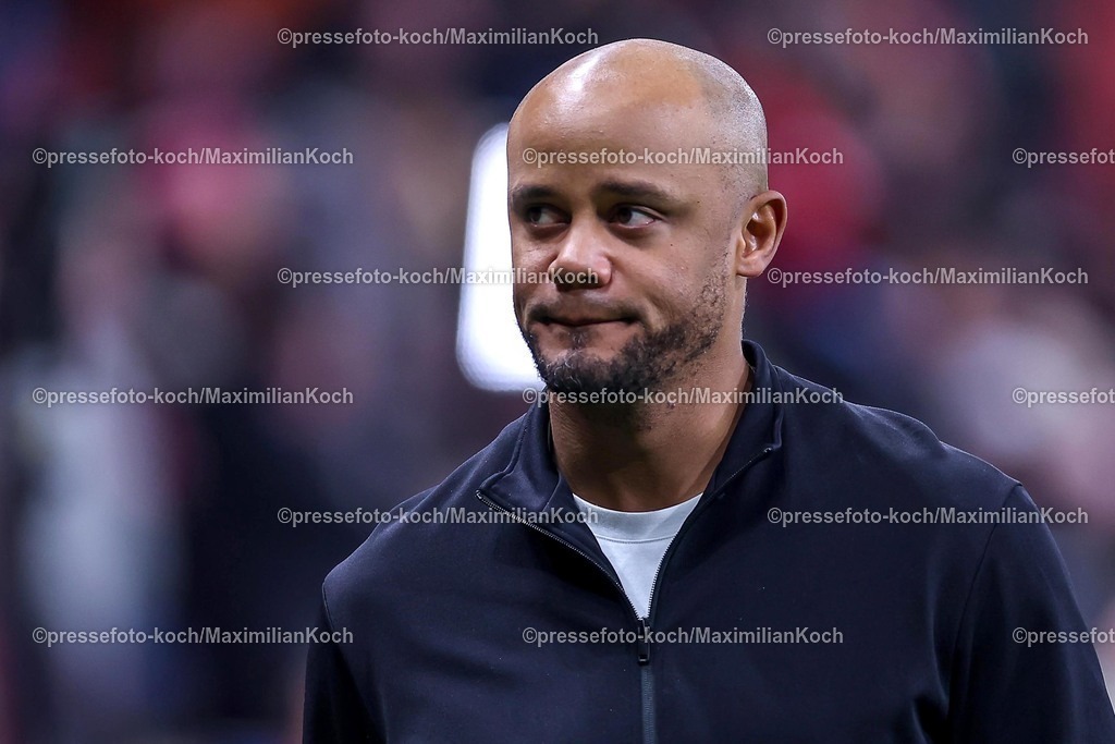 UCL11032501081 | 11.03.2025, Fußball, UEFA Champions League, Bayer 04 Leverkusen - FC Bayern München, Achtelfinale Rückspiel, BayArena, Saison 2024 2025: Trainer Vincent Kompany (Cheftrainer FC Bayern)DFB regulations prohibit any use of photographs as image sequences and or quasi-video.