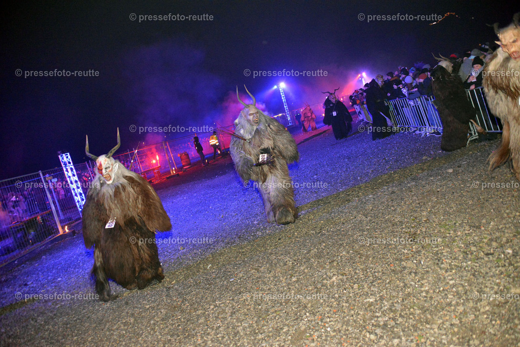news-2022-Dez03-Krampusumzug-Reutte-WTV_5985 | Info aus dem Bezirk Reutte/Ausserfern Tirol sowie eine umfangreiche Bilddatenbank über die gesamte Region: Lechtal, Talkessel Reutte, Tannheimertal, Zwischentoren. Lech, Plansee, Zugspitze, Grenztunnel, B179, Fernpassstraße, Verkehr, Lawinen, Tradition, - Realisiert mit Pictrs.com