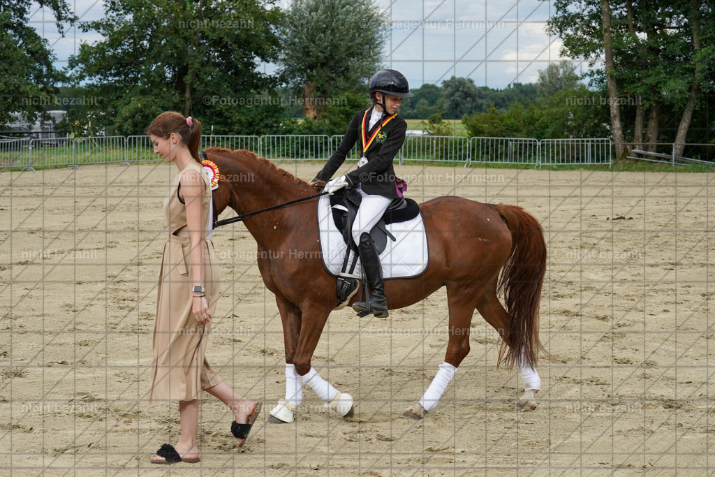 20240630-FAH02581 | Turnierbilder Schwabmünchen, Dressurbilder, Springreitturnier, Reitsportbilder, Turnierfotografen Bayern, Turnierfotograf