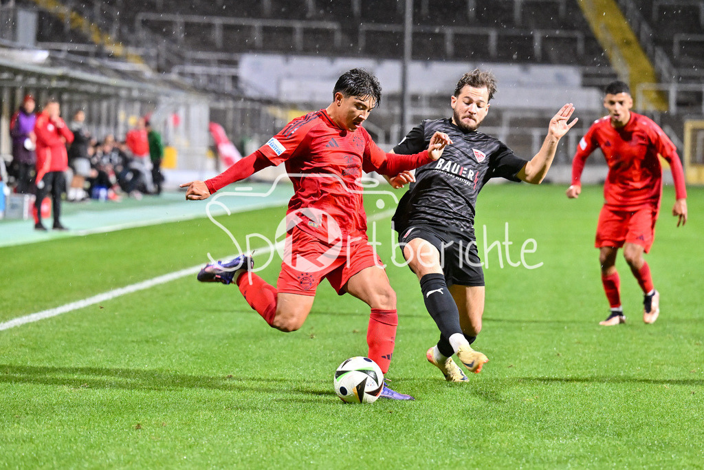 FC Bayern Amateure - TSV Buchbach | im Bild Angelo BRUECKNER (FC Bayern München II #2) und Tobias HEILAND (TSV Buchbach #15) / Zweikampf / Regionalliga Bayern: FC Bayern München II - TSV Buchbach, Gruenwalder Stadion am 27.09.2024