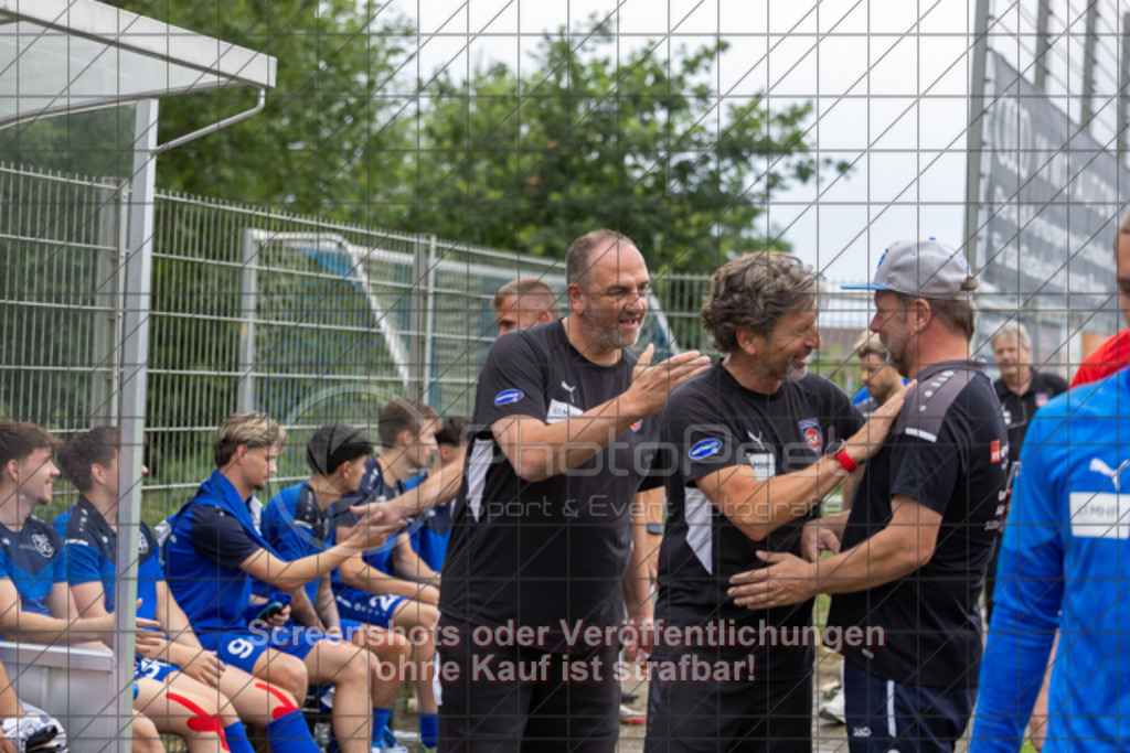 20250706_152911_0547 | #,TSG Salach (blau) vs. 1.FC Heidenheim (rot), Fußball, Freundschaftsspiel - WfV, Saison 2025/2026, Rasensportplatz, Staufenecker Str. 41, 73084 Salach, 06.07.2025 - 15:30 Uhr,Foto: PhotoPeet-Sportfotografie/Peter Harich