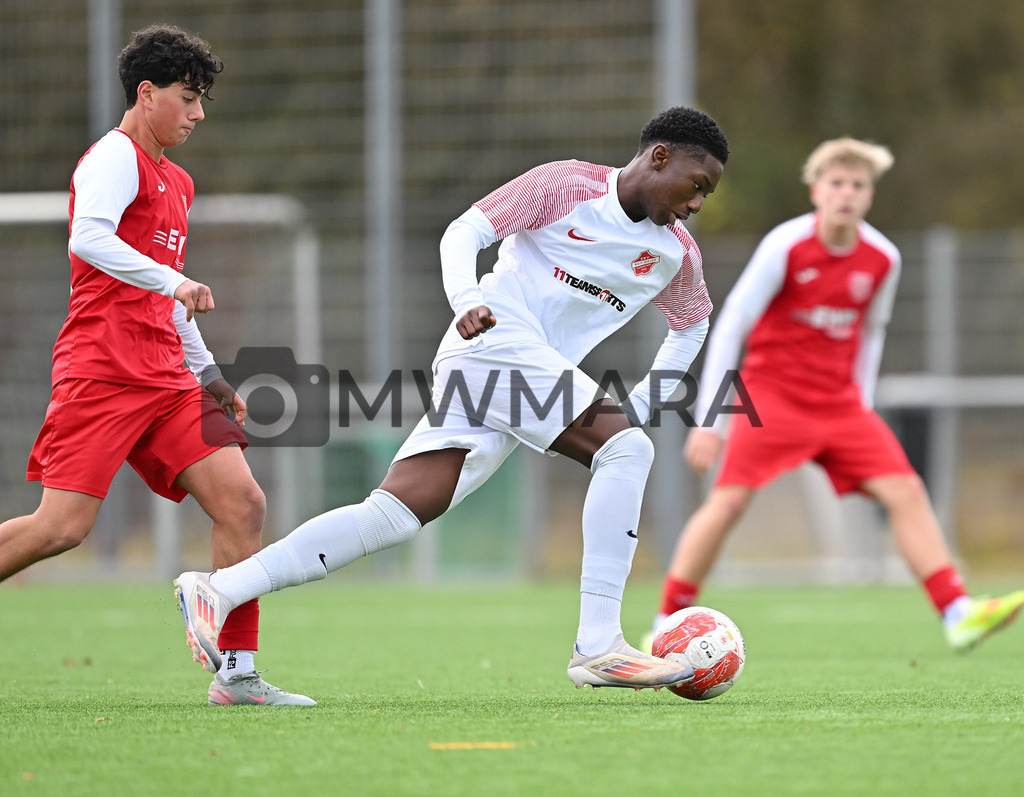 Fussball I Herren I Saison 2025-2026 I Bundesliga I 6. Spieltag I Eintracht Frankfurt - FC Bayern München  | MWMARA - Realisiert mit Pictrs.com