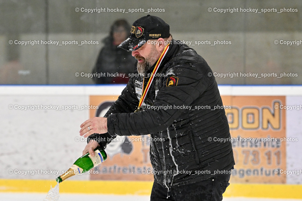 Lendhafen Seelöwen vs. Spartans Althofen | Sekt Dusche, Meisterfeier Spartans Althofen Mannschaft, Lendhafen Seelöwen vs. Spartans Althofen, Lendhafen Seelöwen vs. Spartans Althofen am 14.02.2025 in Ferlach (HTC Eishalle Ferlach), Austria, (Photo by Bernd Stefan)
