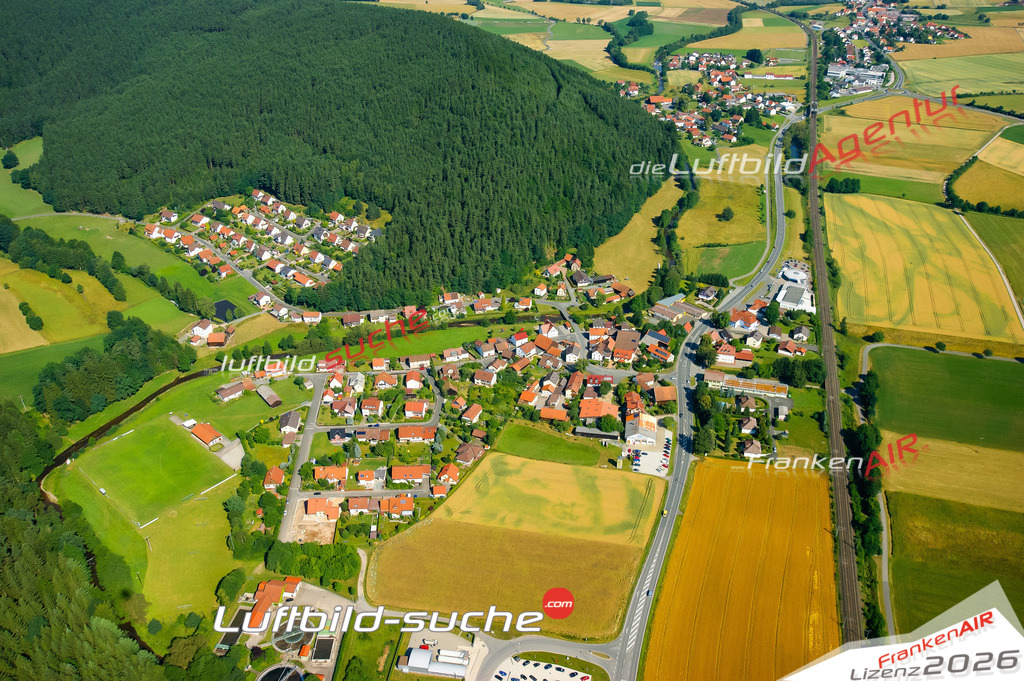 Die Luftaufnahme Knellendorf - Kronach wurde vom UL-Flugzeug (keine Drohne) aus fotografiert.Hohe Druck- Auflösung-die Geschenkidee!