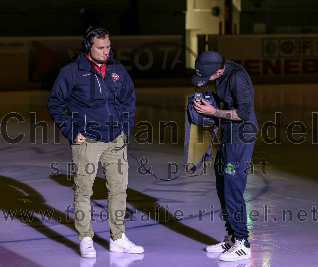 2023-10-20_001_TSV_Erding_gegen_EHC_Klostersee | Erding, Deutschland, 20.10.2023:.Eishockey, Bayernliga Vorrunde 2023 / 2024, 2. Spieltag, TSV Erding gegen EHC Klostersee, Endergebnis: 7:2..Trainer Florian Engel (EHC Klostersee)..Foto: Christian Riedel / fotografie-riedel.net
