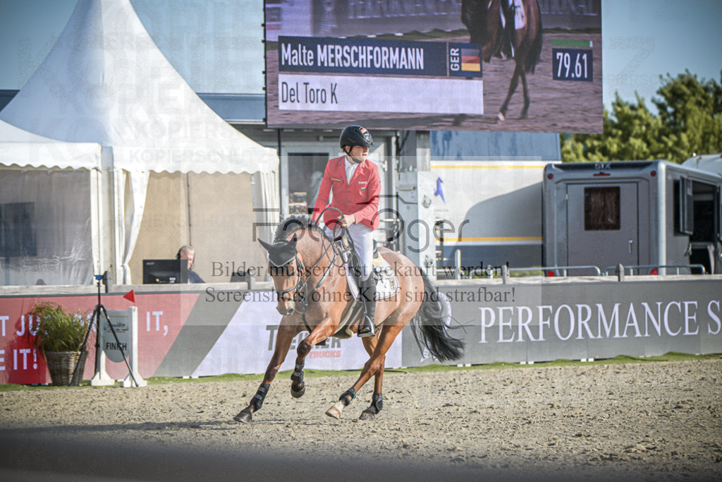 DOS_9273 | Entdecke hochwertige Reitturnierfotos von Foto Oger. Professionell, emotional und authentisch – jetzt Lieblingsmomente im Shop bestellen.Deutschlandweite Turnierfotografie. - Realisiert mit Pictrs.com