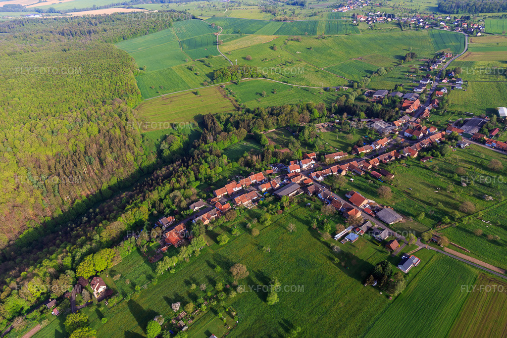 Aerial view: View of the town from the southeast in Ratzwiller in the state Bas-Rhin, France. – Photo: IMG_140646.jpg taken on 05/01/2024 by Werner Riehm/FLY-FOTO.com – Resolution of the original: 5472 x 3648 px
