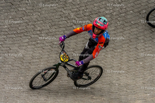 BayBMX2026-05632 | Fotogalerie von Thomas Dettweiler mit Eventbildern und lizenzfreien Fotos. Perfekt als Wandbild, für Büro, Website oder private Nutzung. - Realisiert mit Pictrs.com