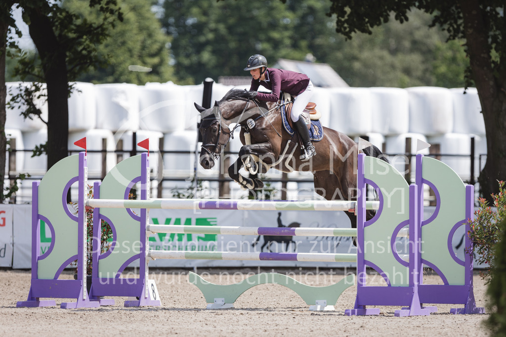 220614_Mühlen_SprPfM-697 | Late Entry Mühlen
Springprüfung Kl.M* 6-8j. Pferde gl. Einlaufprüfung für 6j. Pferde
14.06.2022