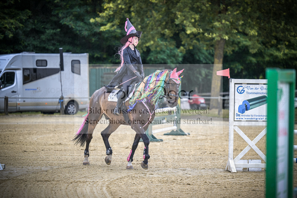 DOS_8636 | Entdecke hochwertige Reitturnierfotos von Foto Oger. Professionell, emotional und authentisch – jetzt Lieblingsmomente im Shop bestellen. - Realisiert mit Pictrs.com