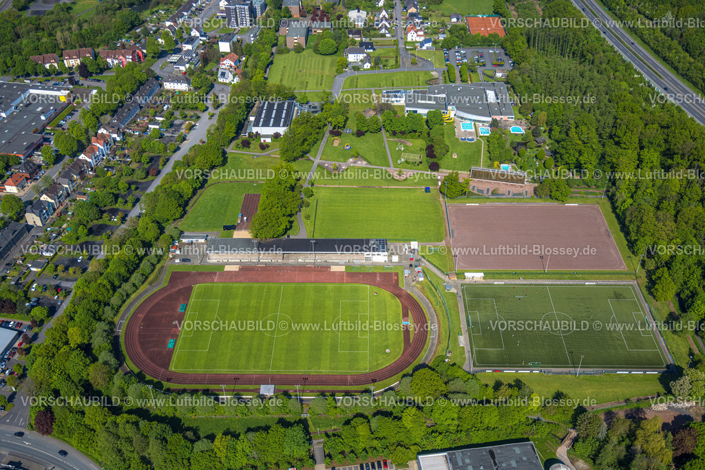 Arnsberg230500420 | Luftbild, Sportzentrum Große Wiese Fußballplatz, Hüsten, Arnsberg, Sauerland, Nordrhein-Westfalen, Deutschland