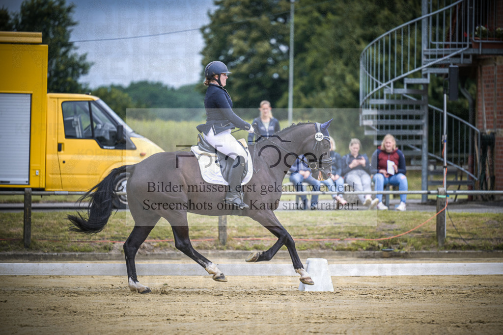 DOS_6444 | Entdecke hochwertige Reitturnierfotos von Foto Oger. Professionell, emotional und authentisch – jetzt Lieblingsmomente im Shop bestellen.Deutschlandweite Turnierfotografie. - Realisiert mit Pictrs.com