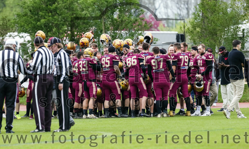 2022-04-30_001_Erding_Bulls_gegen_Regensburg_Phoenix | Erding, Deutschland, 30.04.2022:
Football, Regionalliga 2022, 1. Spieltag, Erding Bulls gegen Regensburg Phoenix

Foto: Christian Riedel / fotografie-riedel.net