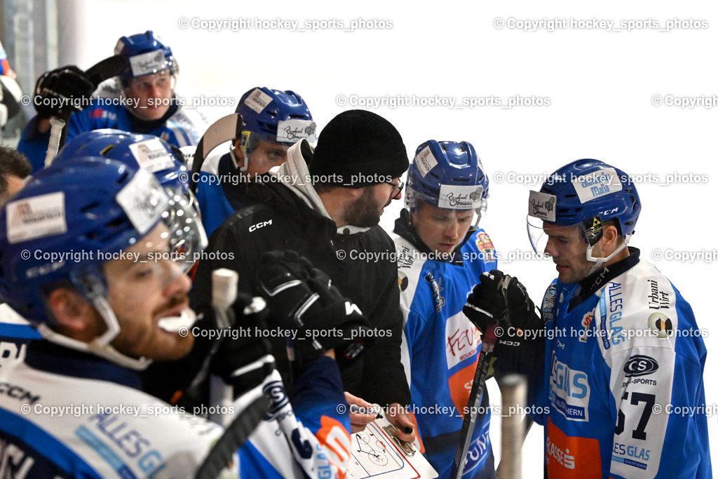 ESC SPARKASSE STEINDORF vs. 1. EHC ALTHOFEN | Asisstentcoach ESC Steindorf Daniel Gasser, #57 Wilfan Franz ESC Steindorf, #92 Ratz Patrick ESC Steindorf, ESC SPARKASSE STEINDORF vs. 1. EHC ALTHOFEN, ESC SPARKASSE STEINDORF vs. 1. EHC ALTHOFEN am 30.11.2025 in Steindorf (Ossiachersee Halle), Austria, (Photo by Bernd Stefan)