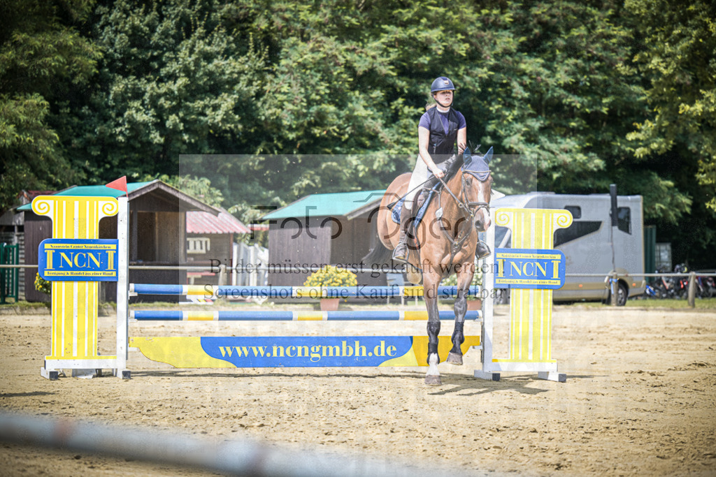 DOS_7058 | Entdecke hochwertige Reitturnierfotos von Foto Oger. Professionell, emotional und authentisch – jetzt Lieblingsmomente im Shop bestellen.Deutschlandweite Turnierfotografie. - Realisiert mit Pictrs.com