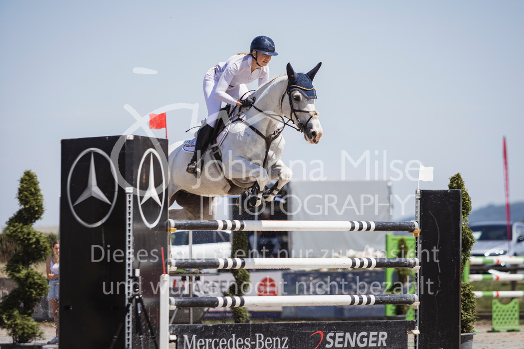 240629_LüPfSpTa_Youngster-S-105 | Deine schönsten Turniermomente als professionelle Fotos! Entdecke hochwertige Pferdesport-Fotografie im Online-Shop. Jetzt Fotos finden & bestellen!