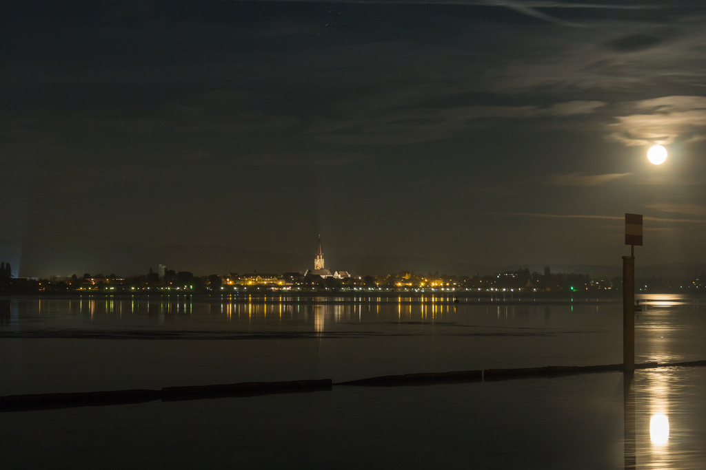 vollmond 002a | Rothenburg ob der Tauber. Nur hier gibt es Exklusive und passend zur Jahreszeit Ihr Wandbild, T-Shirt, Tasse und alles was das Rothenburg Herz begehrt. - Realisiert mit Pictrs.com