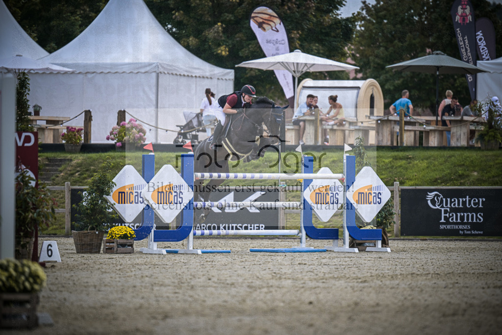 DOS_1683 | Entdecke hochwertige Reitturnierfotos von Foto Oger. Professionell, emotional und authentisch – jetzt Lieblingsmomente im Shop bestellen.Deutschlandweite Turnierfotografie. - Realisiert mit Pictrs.com