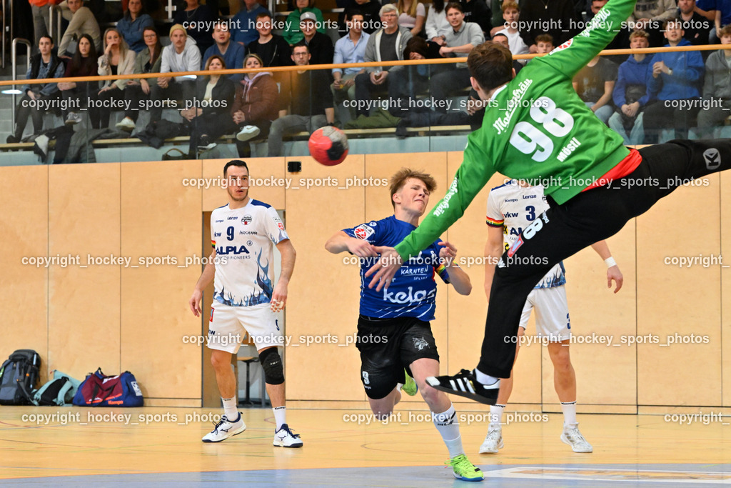 SC Ferlach vs. ALPLA HC Hard 2.3.2024 | #9 Tokic Ante HC Hard, #9 SAGER Nico SC Ferlach, #98 MÖSTL Constantin HC Hard, SC Ferlach vs. ALPLA HC Hard 2.3.2024, SC Ferlach vs. ALPLA HC Hard am 02.03.2024 in Ferlach (Ballspielhalle Ferlach), Austria, (Photo by Bernd Stefan)