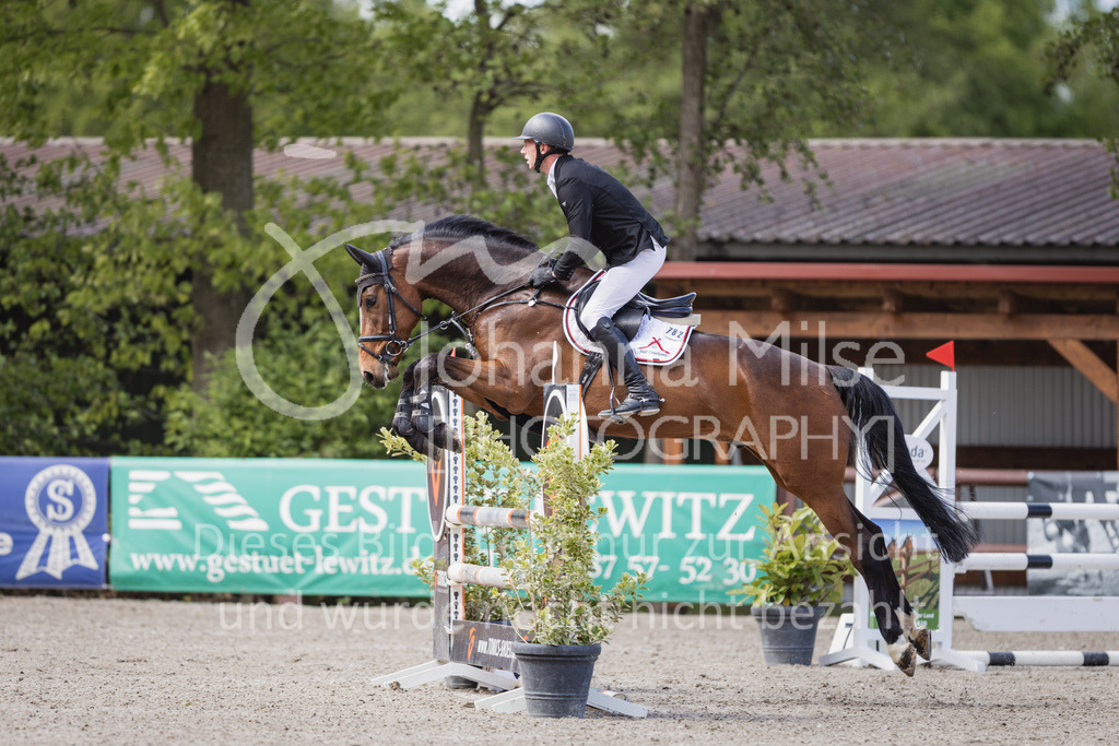 230516_Mühlen_03SprPf-A-304 | Deine schönsten Turniermomente als professionelle Fotos! Entdecke hochwertige Pferdesport-Fotografie im Online-Shop. Jetzt Fotos finden & bestellen!