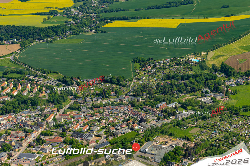 Das Luftbild der Stadt Hainichen wurde 2022 vom Flugzeug heraus erstellt (keine Drohnen-Aufnahmen) Aufnahmehöhe ca.450 Meter- hohe Bildauflösung und Druck-Qualität. Garantiert!
