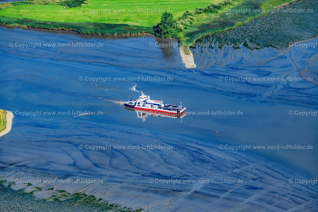 Wischhafen_Elbfähre_FRS_Wilhelm_Krooss_ELS_6586110822 | WISCHHAFEN 11.08.2022 Anlegendes Fähr- Schiff im Hafen in Wischhafen "Wilhelm Krooss" im Bundesland Niedersachsen, Deutschland. Weiterführende Informationen bei: Elbfähre Glückstadt Wischhafen GmbH & Co,  FRS Elbfähre Glückstadt Wischhafen GmbH. // Docking ferry in the port of Wischhafen "Wilhelm Krooss" in the state Lower Saxony, Germany. Further information at: Elbfaehre Glueckstadt Wischhafen GmbH & Co,  FRS Elbfaehre Glueckstadt Wischhafen GmbH. Foto: Martin Elsen