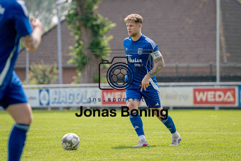 Fußball I Herren I Saison 2025-2026 I Bezirksliga Weser-Ems 4 I 33. Spieltag I TuS Lutten - SV Altenoythe I 18602 | jns.sportfotos - Realisiert mit Pictrs.com