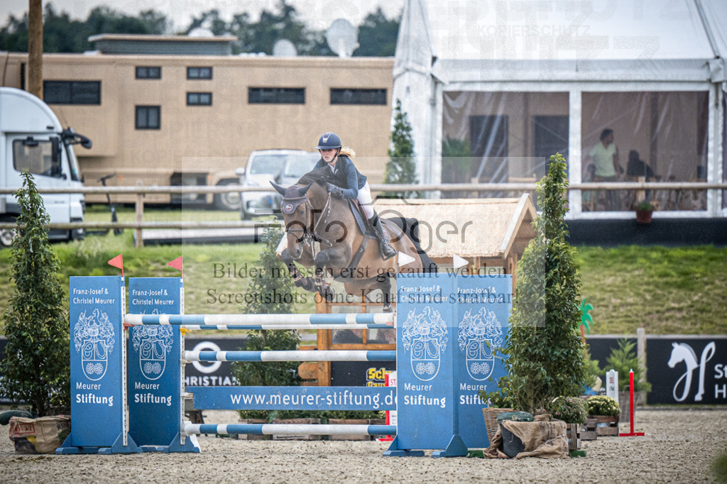 DOS_8573 | Entdecke hochwertige Reitturnierfotos von Foto Oger. Professionell, emotional und authentisch – jetzt Lieblingsmomente im Shop bestellen.Deutschlandweite Turnierfotografie. - Realisiert mit Pictrs.com