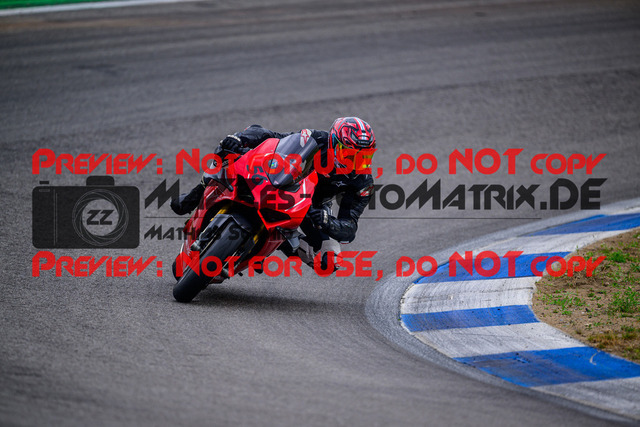 MaZZes_Fotomatrix_20250421_6007705_5834 | GELB