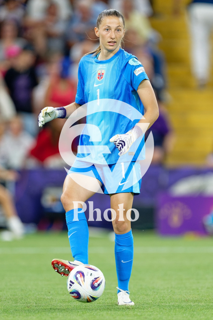 Norway v Italy - UEFA Women's EURO 2025 Quarter-Final | GENEVA, SWITZERLAND - JULY 16: Cecilie Fiskerstrand of Norway passes the ball  during the UEFA Women's EURO 2025 Quarter-Final match between Norway and Italy at Stade de Geneve on July 16, 2025 in Geneva, Switzerland. (Photo by Giuseppe Velletri/Sports Press Photo/Getty Images)