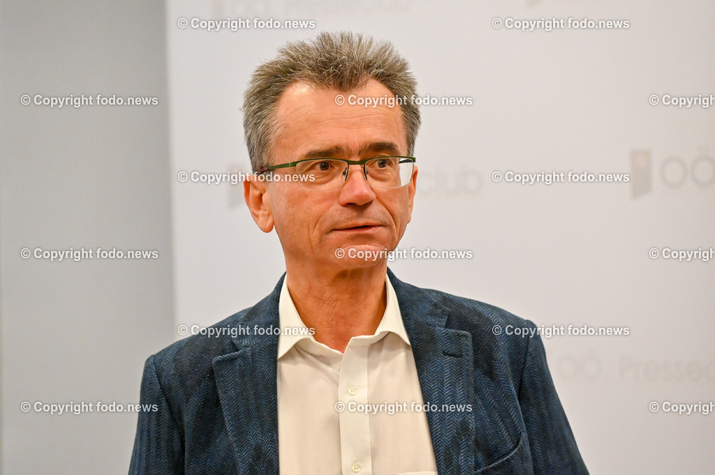 Pressekonferenz Aerztekammer für Ooe_ Neue Formen der Finanzierung im Gesundheitssystem_ 03.01.2023-8 | 03.01.2023, Presseclub Linz, AUT, Pressekonferenz Aerztekammer für Ooe, Neue Formen der Finanzierung im Gesundheitssystem, im Bild Peter Niedermoser (Praesident der Ooe-Aerztekammer)