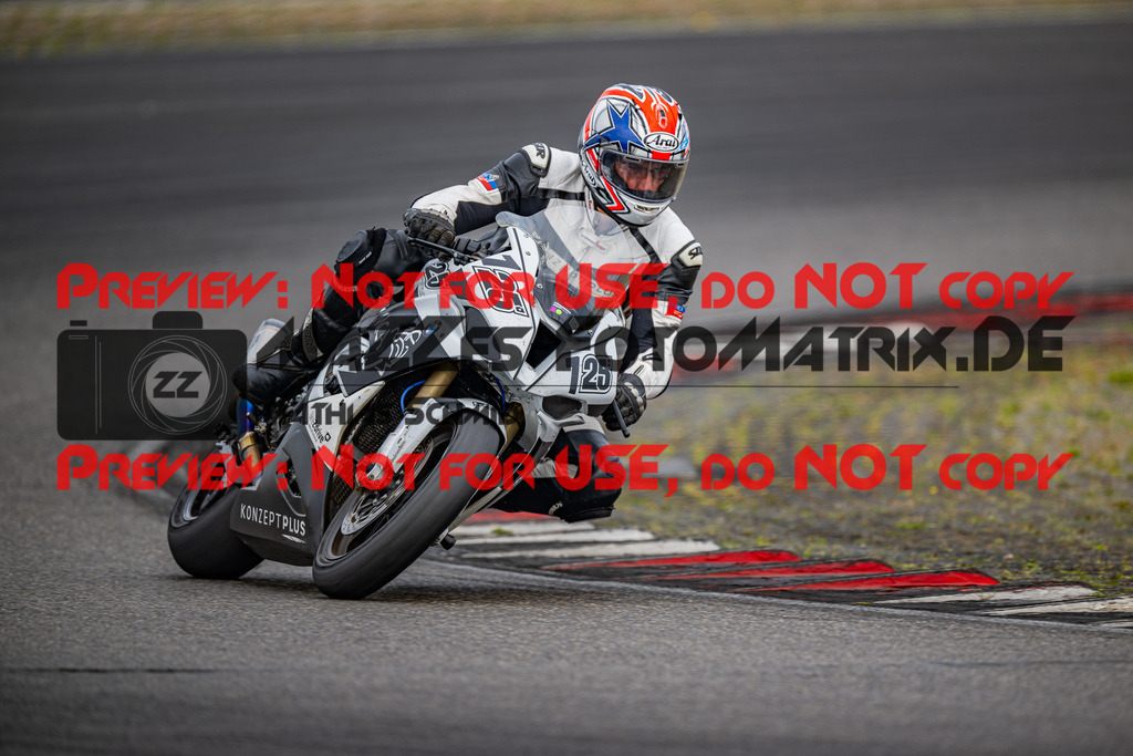 MaZZes_FotoMatrix_230719_1899 | WEISS