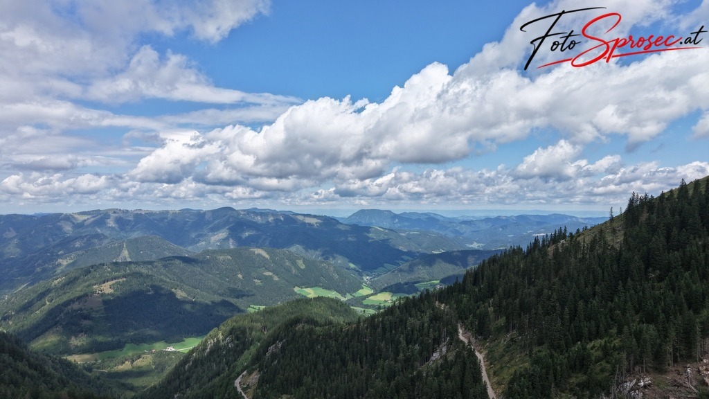 dji_fly_20250824_120252_0019_1756037228894_photo | Mit meiner Kamera halte ich besondere Augenblicke, faszinierende Landschaften und interessante Details fest. Dabei entstehen ganz unterschiedliche Aufnahmen – von stimmungsvollen Landschaftsfotografien und beeindruckenden Drohnenaufnahmen über Pressefotos - Realisiert mit Pictrs.com