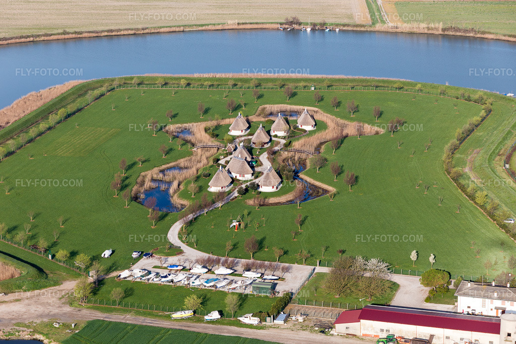 Aerial view: View of the town in Terzo Bacino in the state Veneto, Italy. – Photo: IMG_105717.jpg taken on 04/08/2018 by Werner Riehm/FLY-FOTO.com – Resolution of the original: 5472 x 3648 px