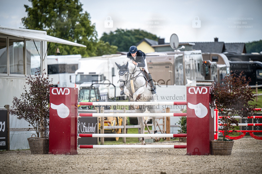 DOS_7423 | Entdecke hochwertige Reitturnierfotos von Foto Oger. Professionell, emotional und authentisch – jetzt Lieblingsmomente im Shop bestellen. - Realisiert mit Pictrs.com