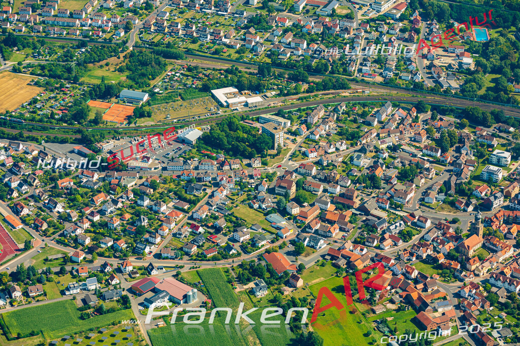 Luftbild der Stadt Bebra - Die Luftaufnahme wurde 2025 vom UL-Flugzeug heraus erstellt ( keine Drohne ) - Hochauflösende Luftaufnahme - für professionelle Ausdrucke geeignet. Die Geschenkidee !Hier alle&nbsp;Infos zur Lizenzierung der LuftaufnahmeWir fliegen auch dieses Jahr wieder in Ihre Region um Luftbilder zu erstellen.- Luftbild anfragen