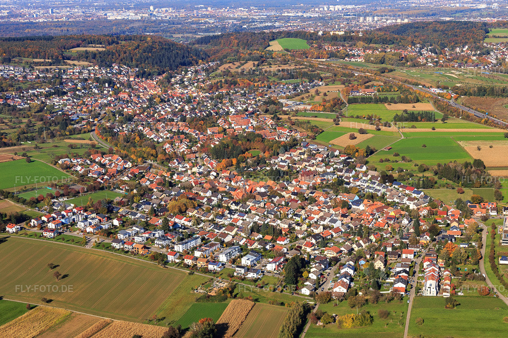 Luftbild: Ortsansicht von Südosten im Ortsteil Palmbach in Karlsruhe im Bundesland Baden-Württemberg in Deutschland. Foto: IMG_129980.jpg vom 24.10.2021 durch Werner Riehm/FLY-FOTO.de